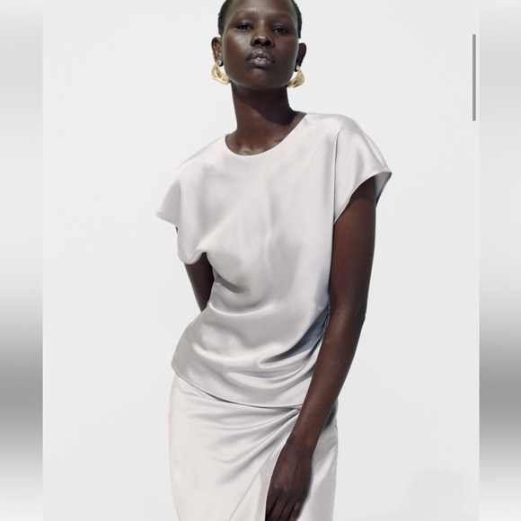 New with tags beautiful satin top - Picture 5 of 7